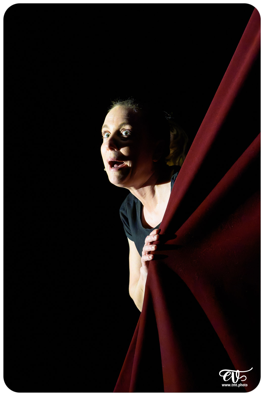 LES CHATOUILLES OU LA DANSE DE LA COLÈRE (ANDRÉA BESCOND)